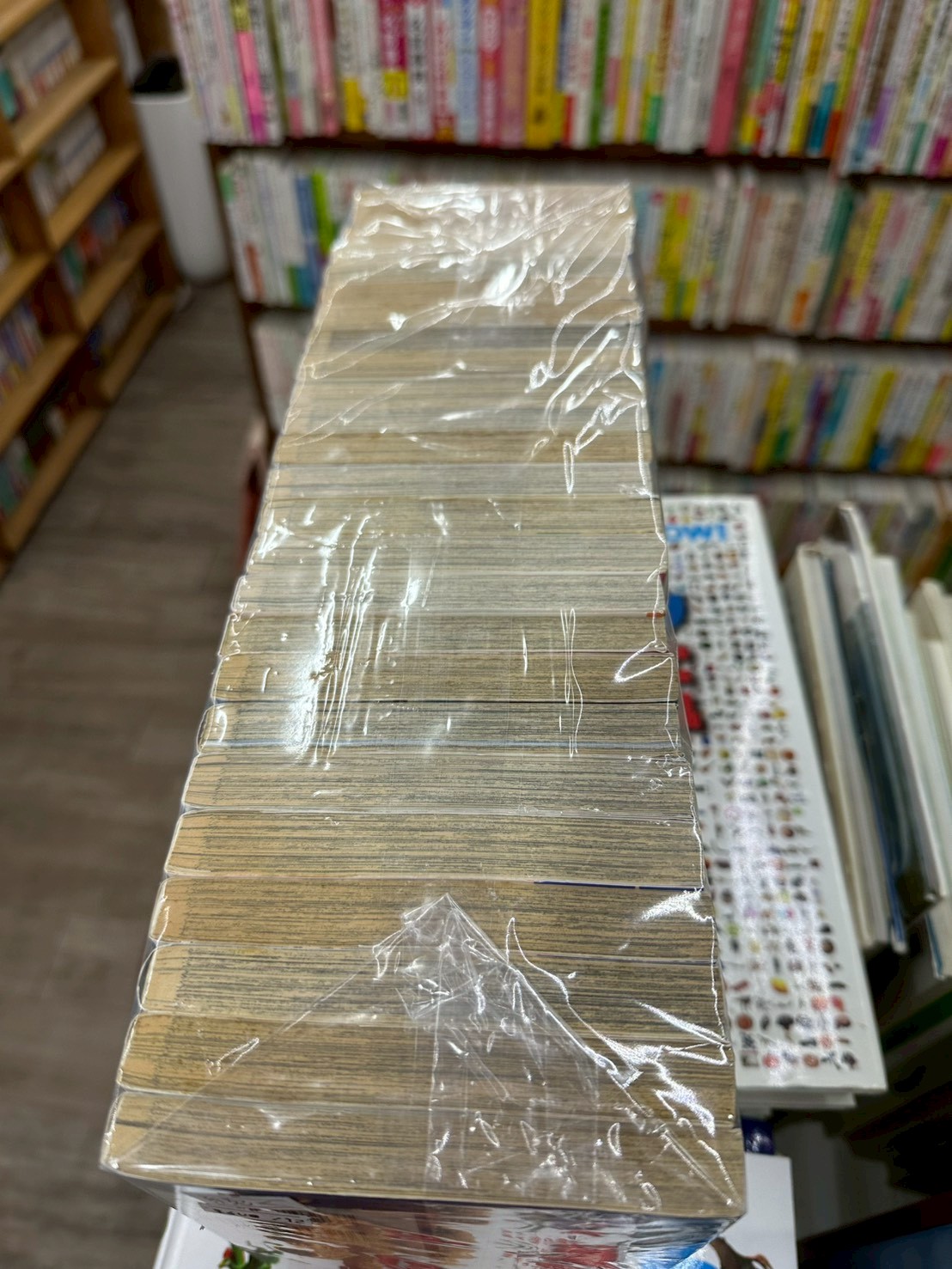 LINE_ALBUM_Comic 3fl_251208_8